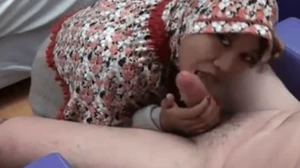 Ibu Berjilbab Cakep Kulum Kontol