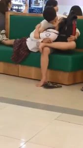 Ngintip Sma Amoy Mencium Di Kursi Hijau Mall