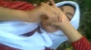 Cewek Jilbab Ngentot Di Hutan